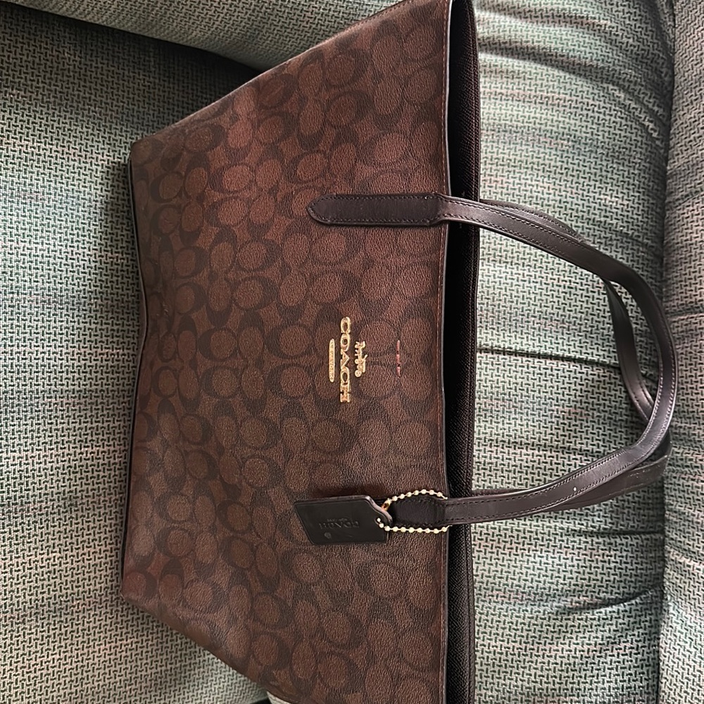 Coach Tote Bag, great condition. Retails $350